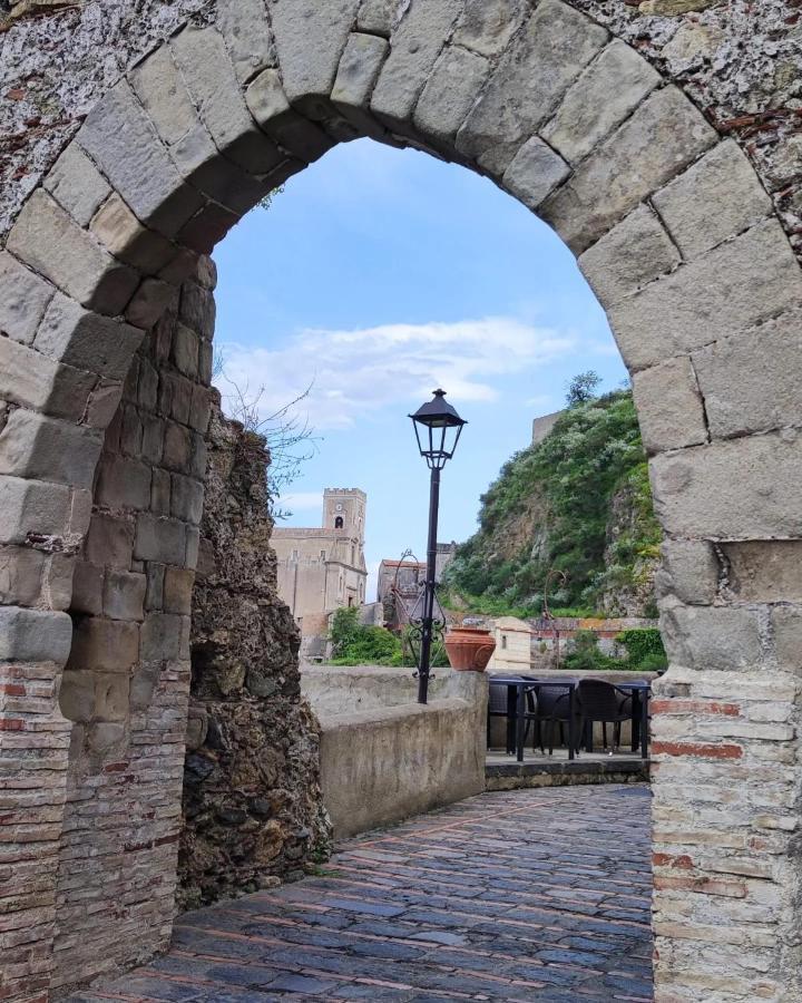 Вилла Torrevarata Vacanze Санта-Тереза-ди-Рива Экстерьер фото